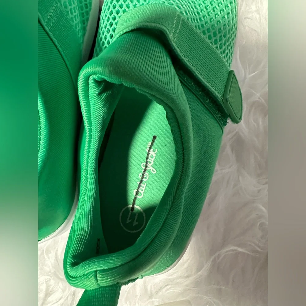 Green water shoes